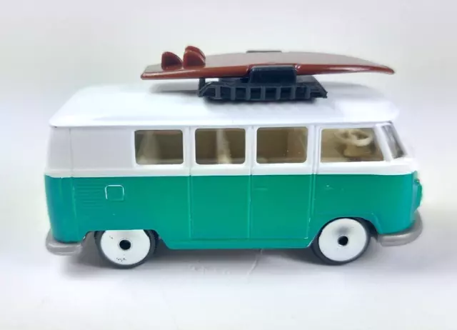 Majorette VW Volkswagen Bus T1 grün/weiß Gepäckträger Surfbrett Surfer (212)