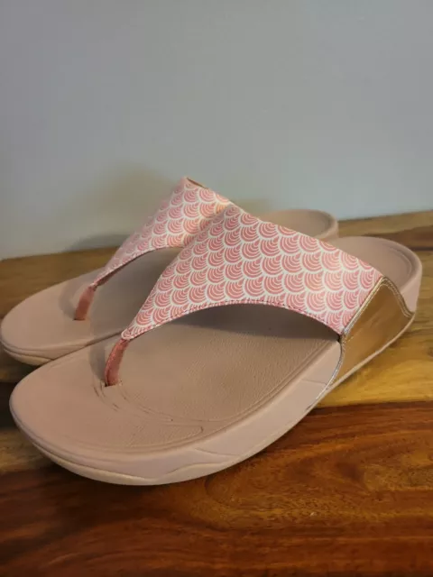 Fitflop Lulu Sandals Size 9M Pink Wave Print Toe-Post Thong Wedge Platform Used