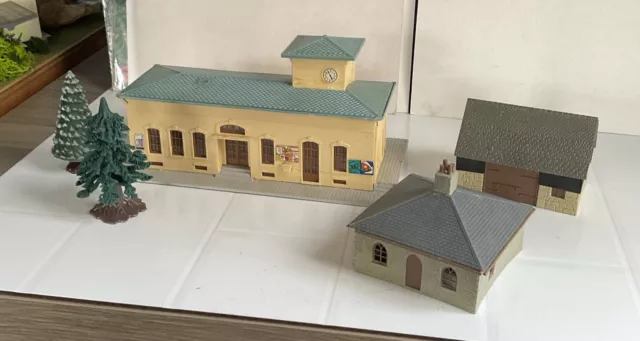 Pola Station , Buildings And Trees. Oo/ Ho Gauge