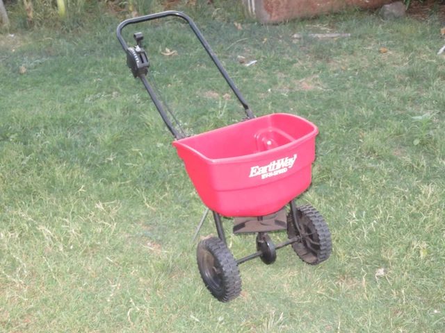 Earthway 1950 EV-N-SPRED Spreader