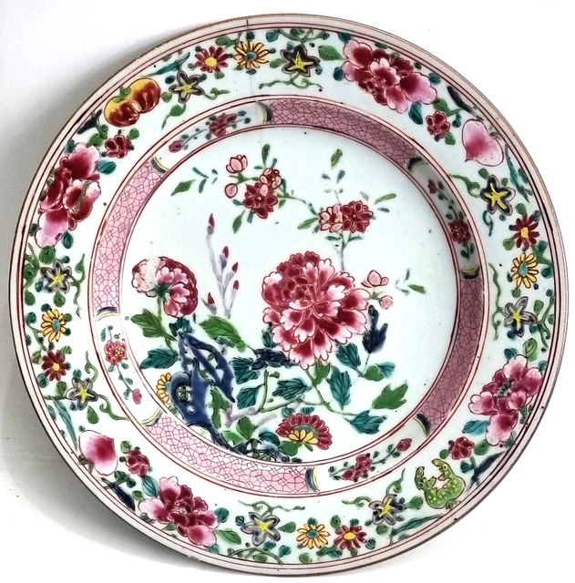 CHINE FAMILLE ROSE ASSIETTE en PORCELAINE ÉMAILLÉE XVIIIème