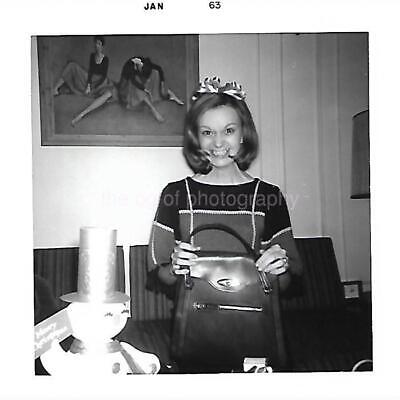 1960's GIRL Vintage FOUND PHOTO Black And White Snapshot PRETTY WOMAN 29 61 E