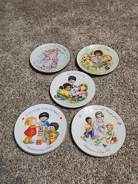 Vintage Avon Mini Mothers Day Decorative Plates 1981, 1983, 1989, 1990 and 1991