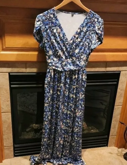 Maternity Floral Stretchy Maxi Dress. Size Small. Worn once.