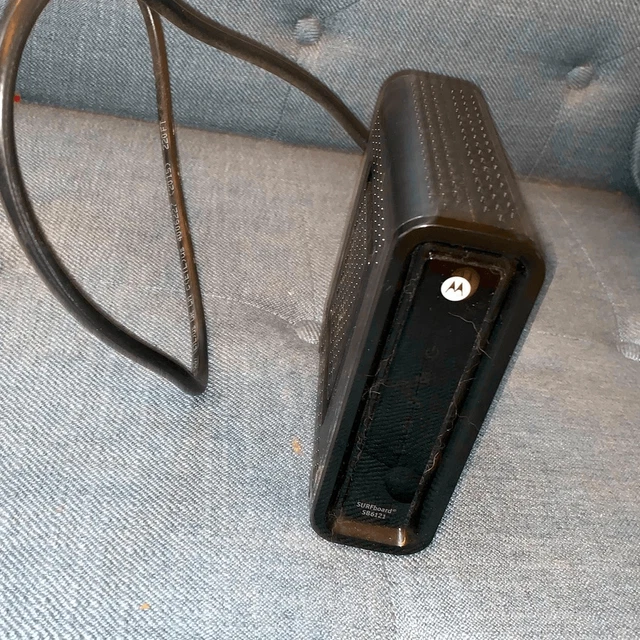 MOTOROLA MODEL SB6121 Surfboard Cable Modem Black Input Voltage +12VDC