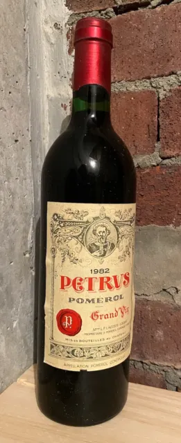 Bouteille de vin Bordeaux - Petrus 1982 - Pomerol