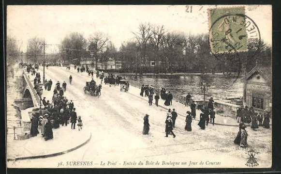 CPA Suresnes, Le Pont, Entrance du Bois de Boulogne a day of racing