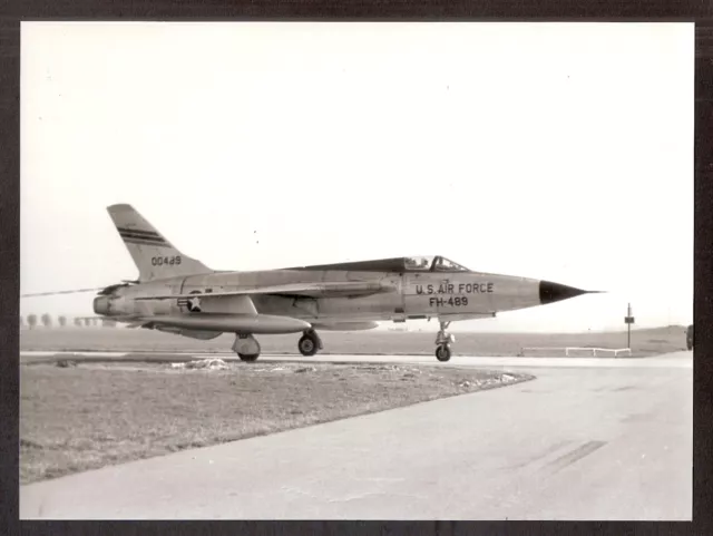 Echt-Foto des Jagdbomber F - 105 Thunderchief  FH - 489 der U. S. AIR  FORCE