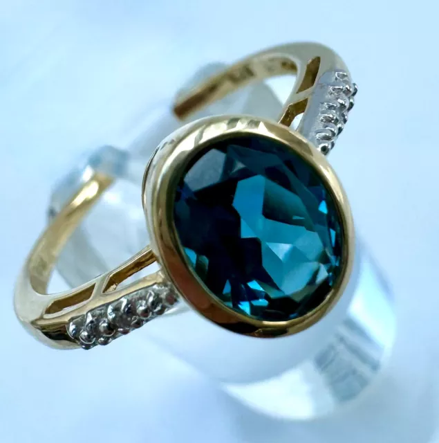 Ring Gold 375 er Gelbgold 2 kleine  Diamanten  und London Blue Swiss Topas Neu