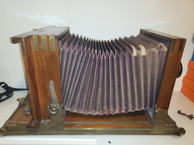 Alte Platten Kamera aus Mahagoni von der Firma L.G. Kleffel & Sohn Berlin.