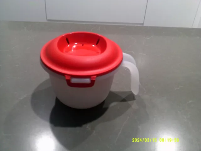 Tupperware Mini Microwave Rice Cooker ( GR8C ) ( 550 Mls ).