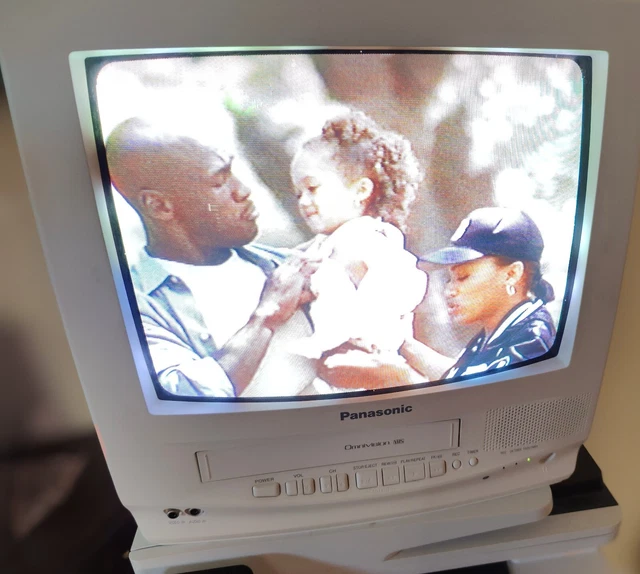 Panasonic  PVQ-130W 13" TV/VCR Combo White Retro Gaming TV no remote Omnivision