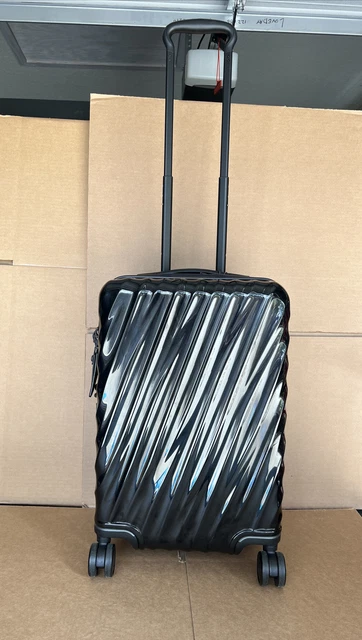 Tumi 19 Degree International Expandable 4 Wheeled Carry-On Suite case Black $695