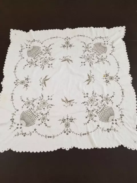 Vintage Cream Madeira Embroidered Cutwork Table Cloth 125x125cm