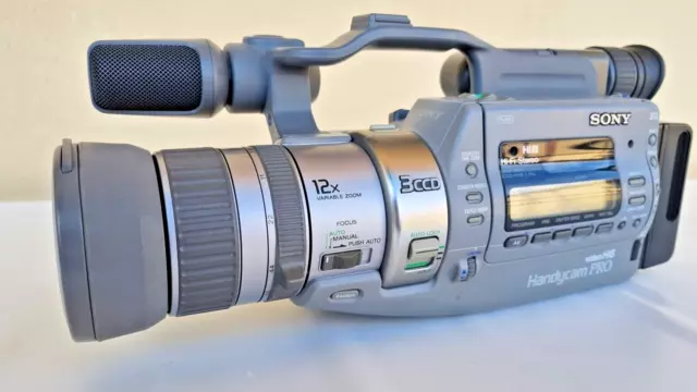 Sony Handycam PRO  CCD-VX1E VideoHi8 ottime condizioni per amatori Garanzia 60gg