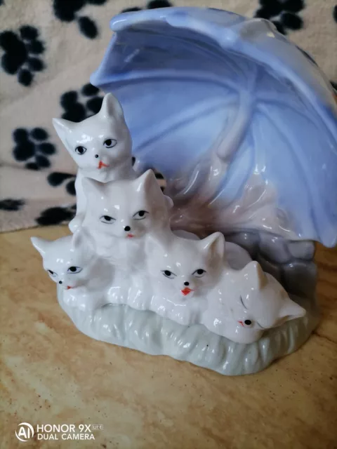 La famille chat en porcelaine