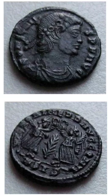 A DETAILED ROMAN COIN WITH WINGED VICTORY HOLDING WREATHS MID 4th CENTURY