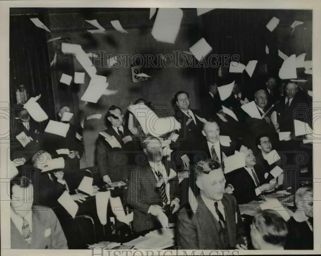 1940 Press Photo State Senators in New York Closes After 14 Hour Session