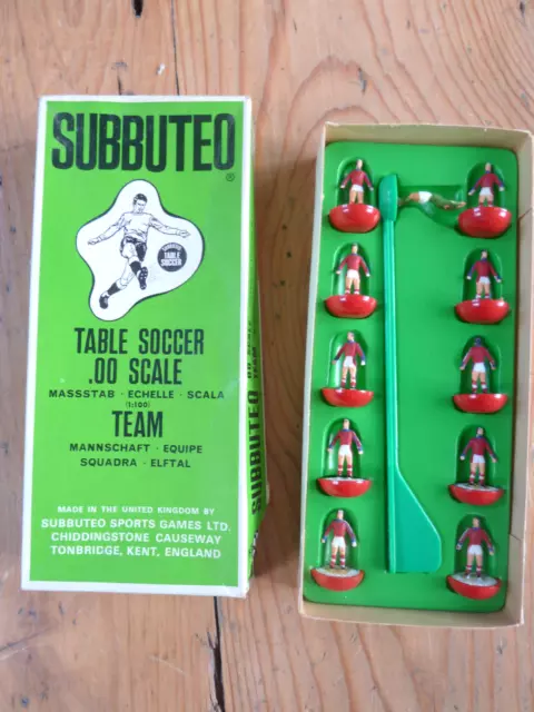 Subbuteo C100 Complete Team England 2nd Team Ref. 321  in Original box preowned