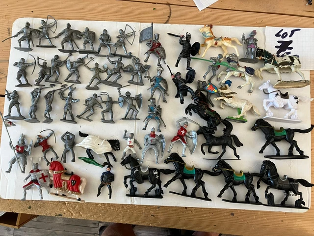 LOT DE 12 PETITS SOLDATS EN METAL QUIRALU ? Armee Marine EUR 15,00 - FR