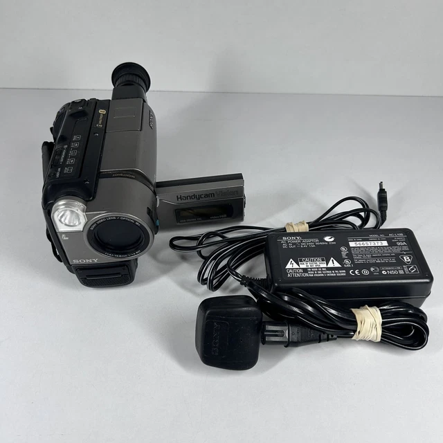 SONY HANDYCAM VISION CCDTRV46E PAL Video Hi8 Camcorder w/Charger