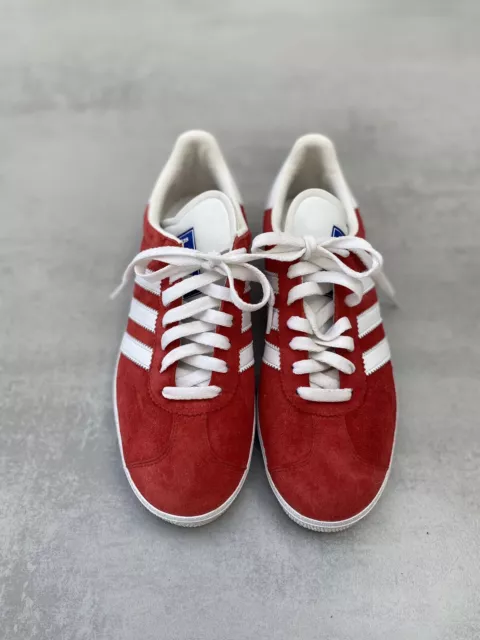 GENTS ADIDAS GAZELLE Retro 2006 Training Shoes Red Suede Blue Sole Size ...