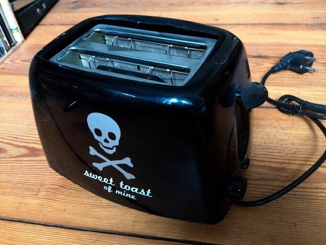 FC St. Pauli Toaster Mit Totenkopf-Motiv - Offizieller Fan-Toaster Mit 7 Bräunungsstufen