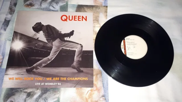 queen we will rock you we are the champions Italia