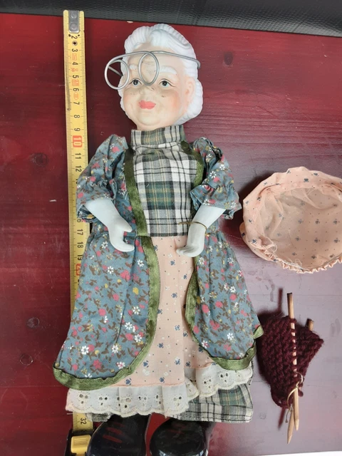 Automate figurant une jeune fille, tête et bras en porcelain