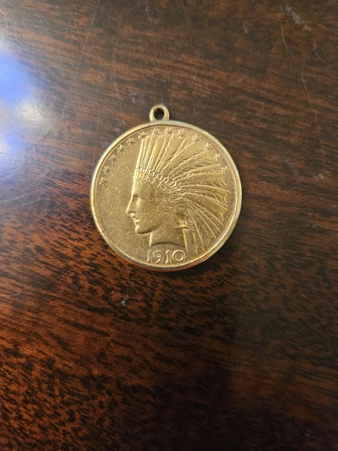 1910 Indian Head Gold Eagle in Pendant Holder, Uncirculated Details