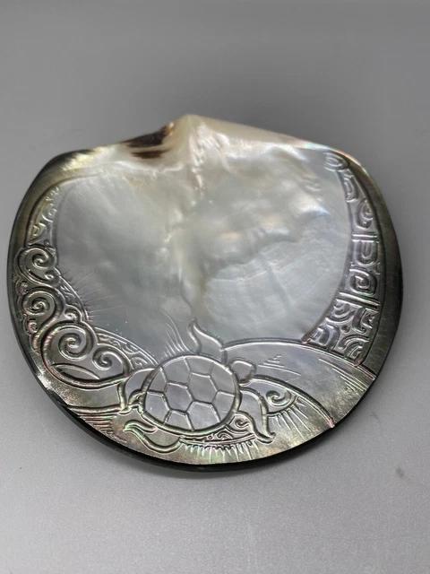 Sea Turtle Hand Carved Black Lip Tahitian Pearl Oyster Shell