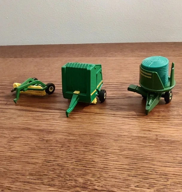 1/64 ERTL John Deere Round Baler (No Bale) Hay Rake And Hay Bale Grinder Lot