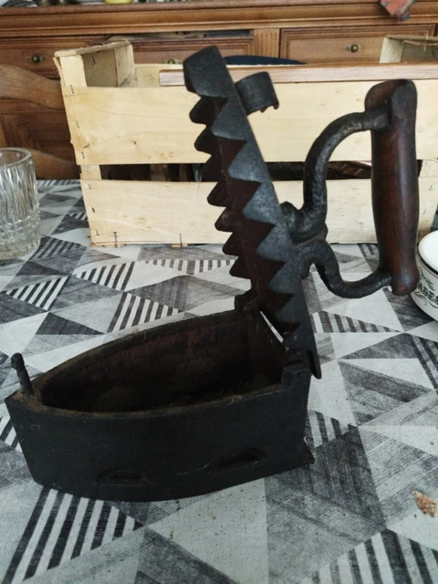 fers a repasser ancien (Gebraucht) in Les bois für CHF 20 - nur