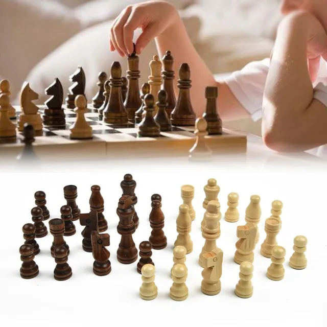 Jeu d'échecs en bois avec pièces sculptées 32 pièces idéal pour les amateur