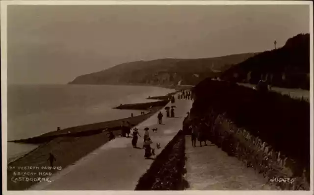 Eastbourne ~1920 Vintage Postcard Great Britain Küste Promenade Personen alte AK