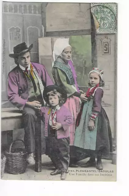 29 Plougastel Daoulas A Family Inside