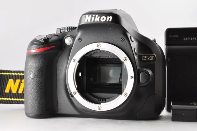 [Near MINT count 8085] Nikon D5200 24.1MP Digital Camera Black Body Only Japan