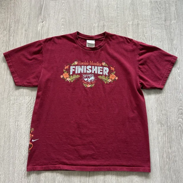 Nike 2004 Honolulu Marathon Finisher Vintage T-Shirt Mens Medium Red Hawaii Tee