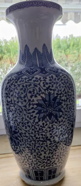 Grosse chinesische Porzellanvase, weiss/blau, sehr schön