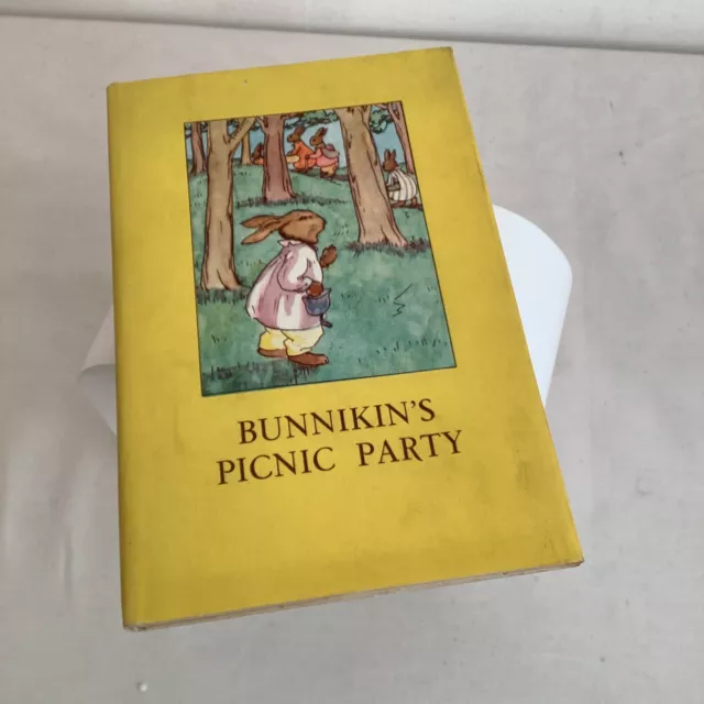 Ladybird Book Bunnikin's Picnic Party Series 401 Rare Hardback Book