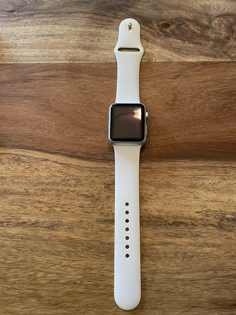 Apple Watch Series 1 38mm Aluminiumgehäuse in Silber mit Sportarmband in Weiß -