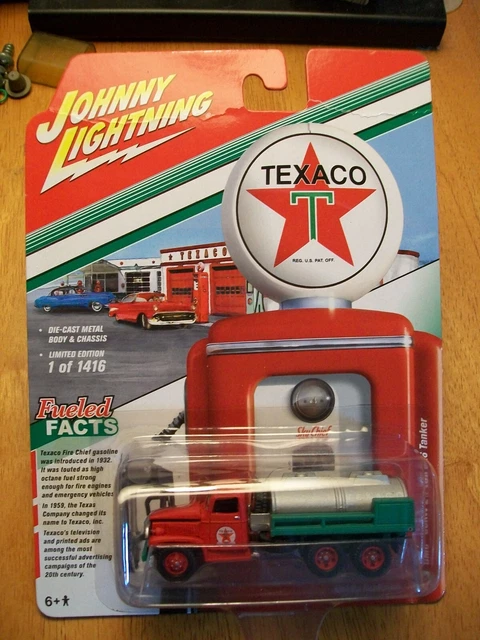 2018 Johnny Lightning Texaco Red & Green GMC CCKW 2 1/2 Ton 6x6 Tanker Bent Card