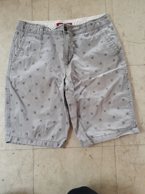 Boys Arizona Jeans skull & crossbones with sunglasses Shorts Size 16 Husky grey