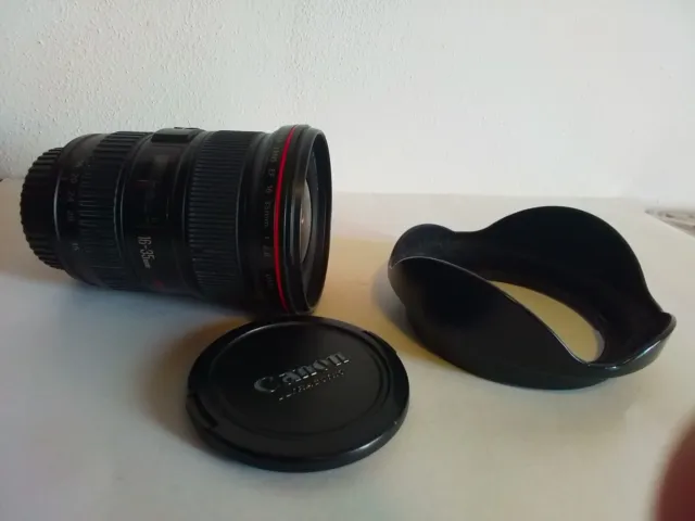 Canon 16-35 mm. F.  2,8 L EF USM lens  . 2