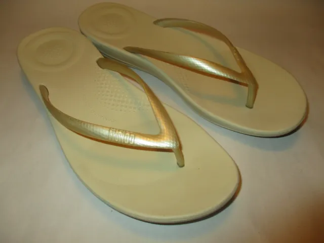 Fitflop Iqushion Comfort Technology Womens size 9 Gold Flip Flop Sandals