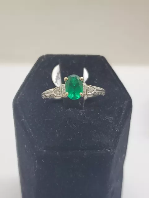 18k white gold ring with columbian emerald and diamonds