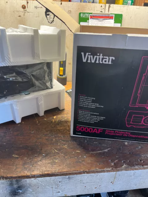 VIVITAR 5000AF Auto Focus 35mm Slide Projector W/Remote, Slide Wheel, & Manual