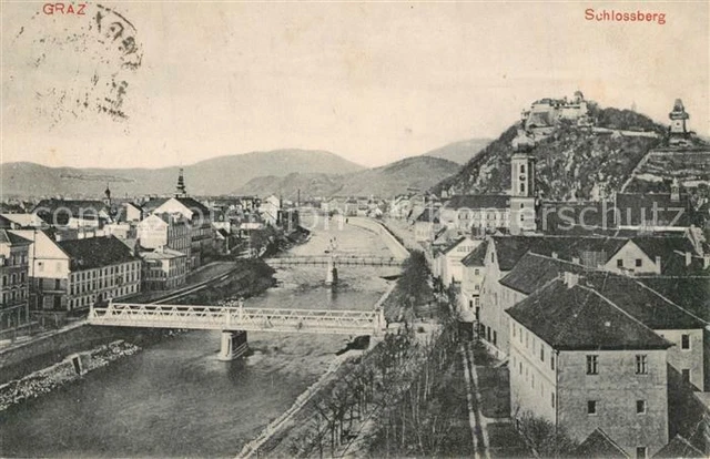 43280289 Graz_Steiermark Stadtpanorama mit Blick ueber die Mur Schlossberg mit U