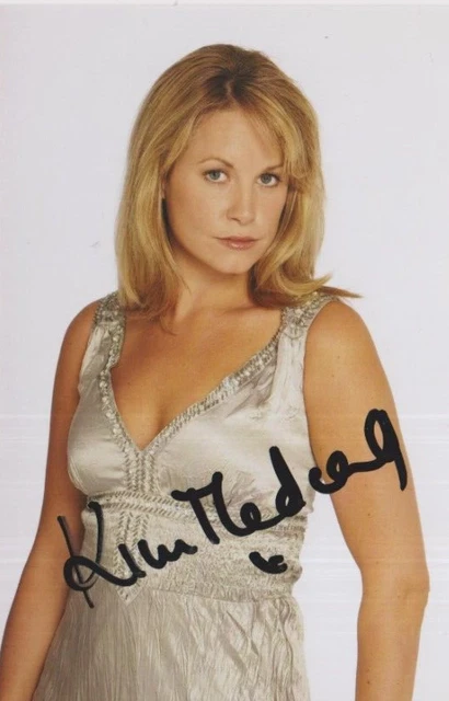Kim Medcalf    **HAND SIGNED**  6x4 photo  ~  Eastenders  ~  AUTOGRAPHED