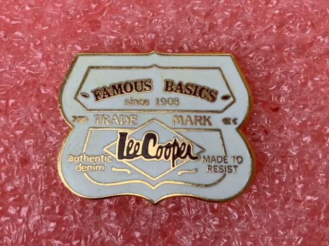 T05 Pins MODE Jean's LEE COOPER Vètement Denim fashion vintage lapel pin